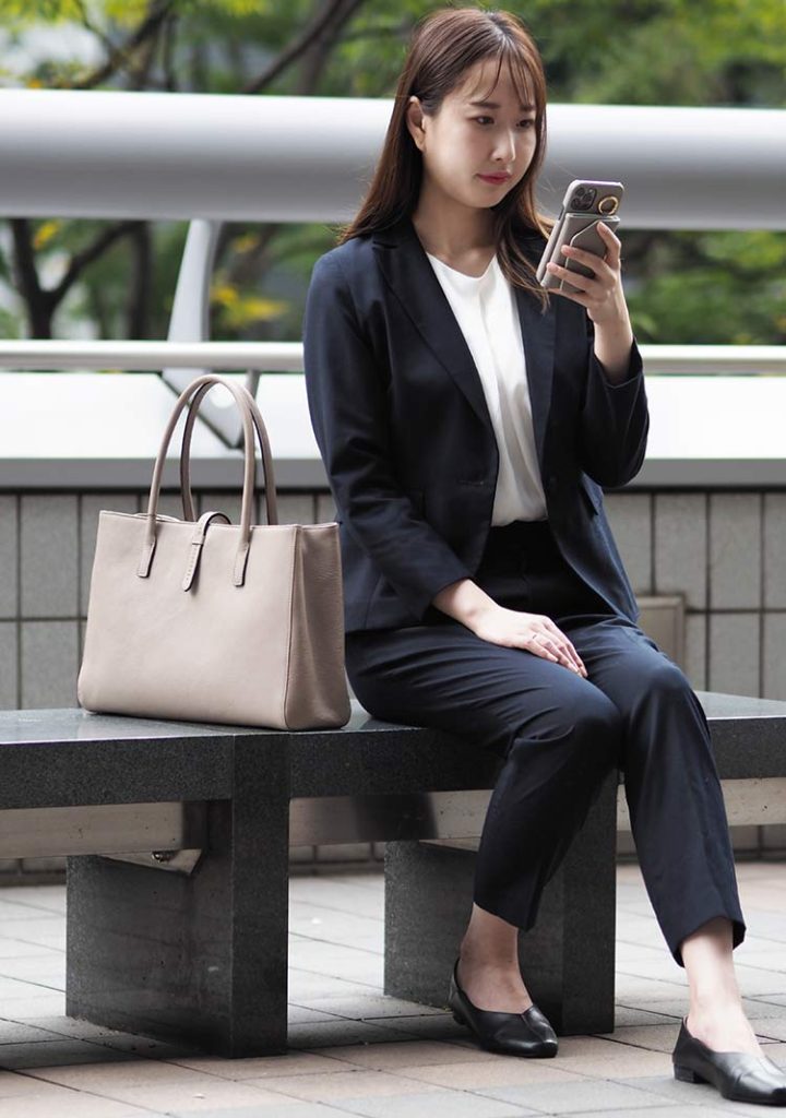 自立A4サイズトートバックの様子