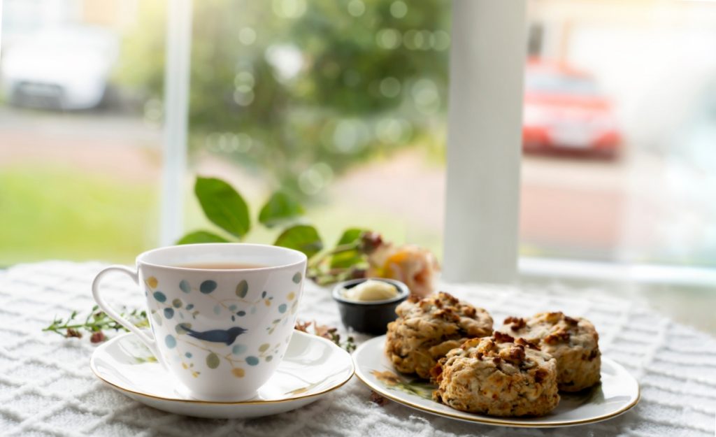 磁器のマグカップ