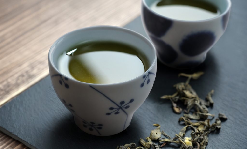 高級感ある磁器の煎茶碗