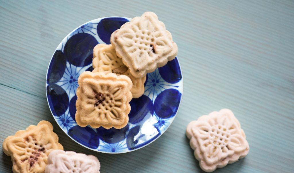 菓子が置かれているお皿