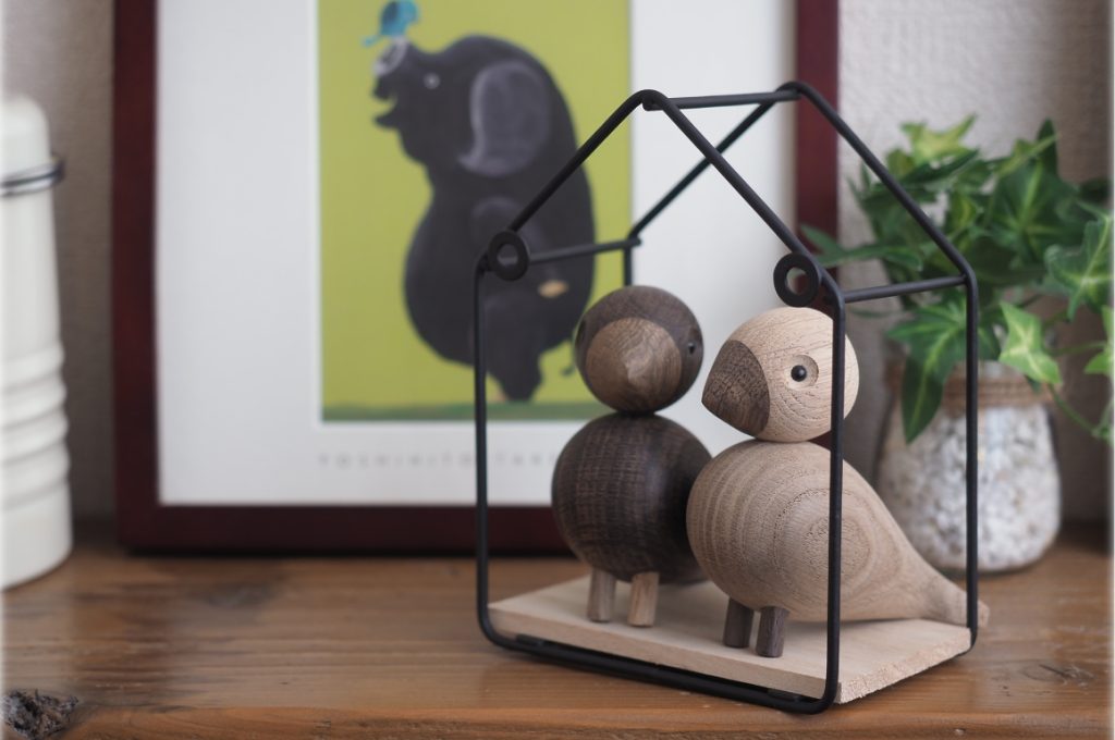 鳥2羽が並んでいる様子