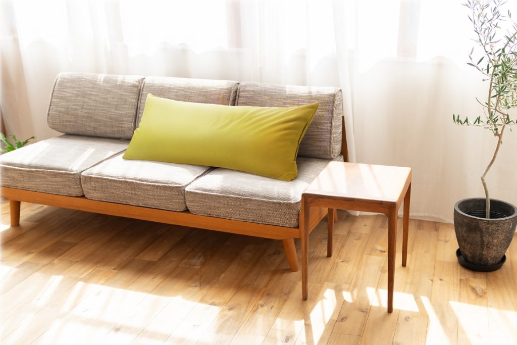 クッションが置いてあるソファ