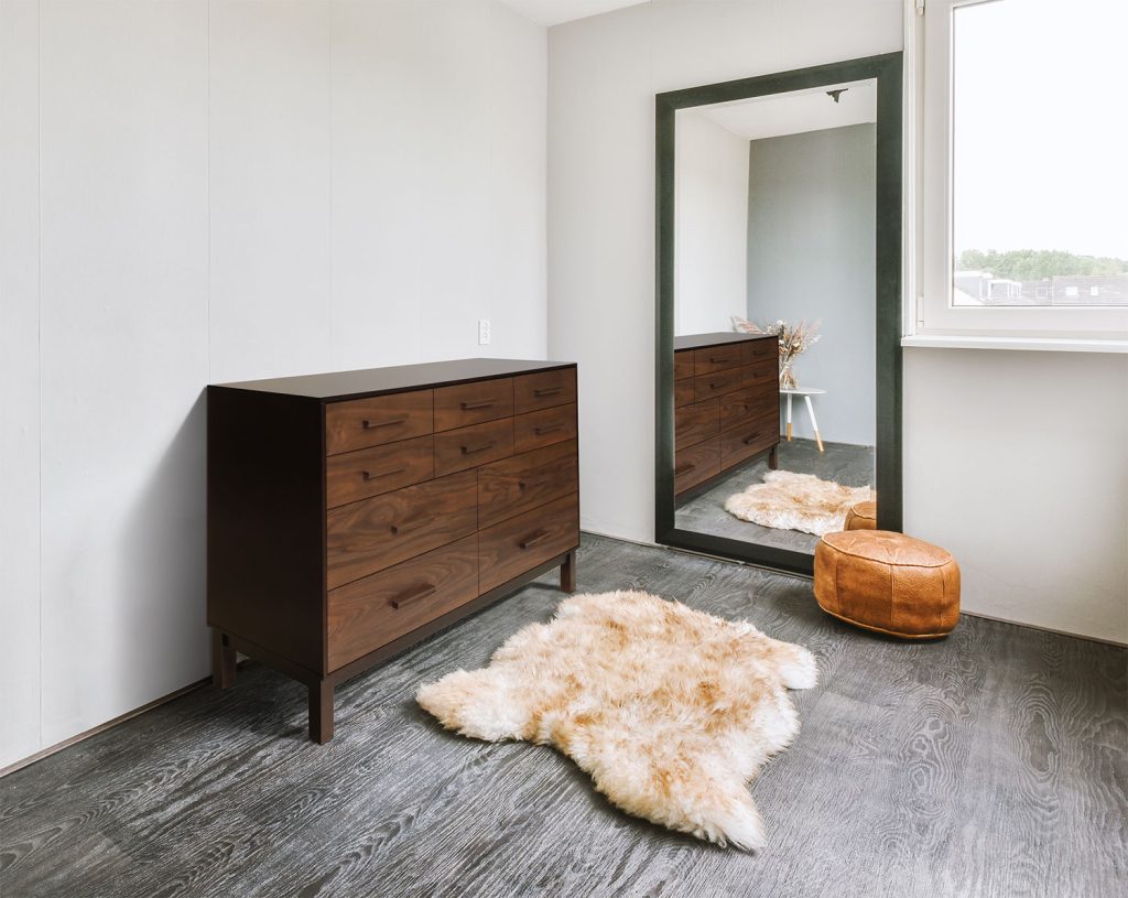 背の低い収納家具