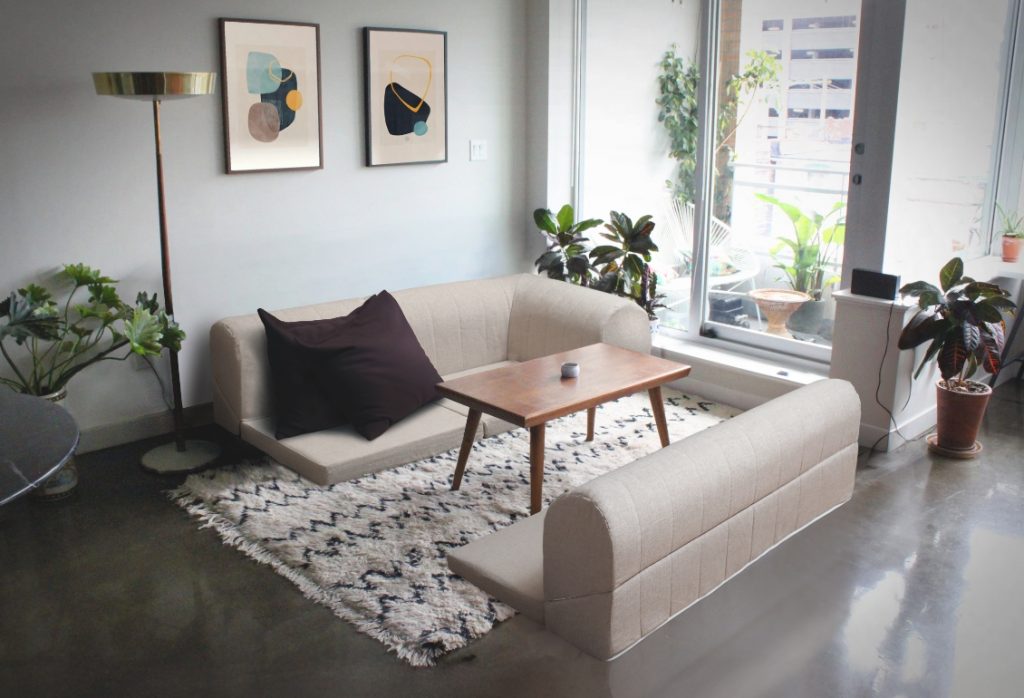 ローソファを置いている様子